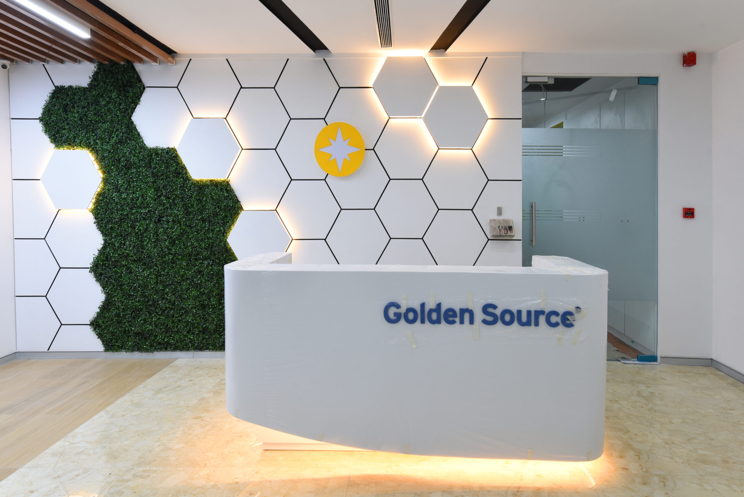 golden source reception table setup by vlite furnitech