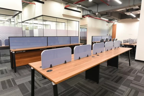 YesssWork desks with rectangle partition and small partitions