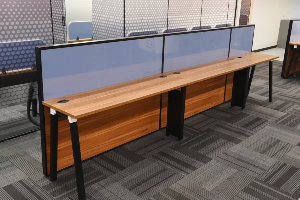 YesssWork office desk with rectangle partition