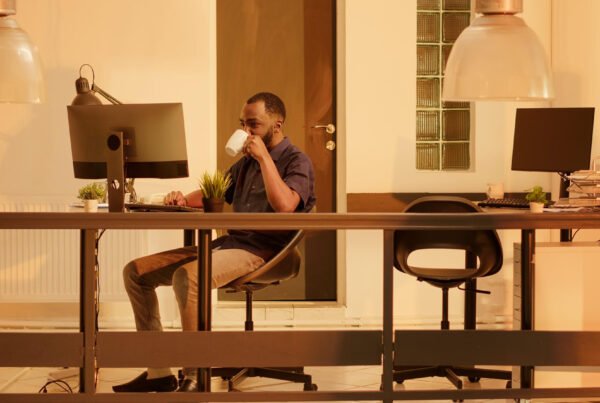 Ergonomic office furniture benefits for comfort and productivity – Vlite Furnitech